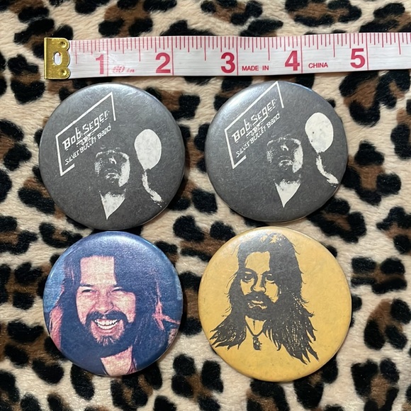 BOB SEGER 🎸 Vintage Rock Button Pin Pinback Rock Logo Collectible Silver Bullet - Picture 3 of 11